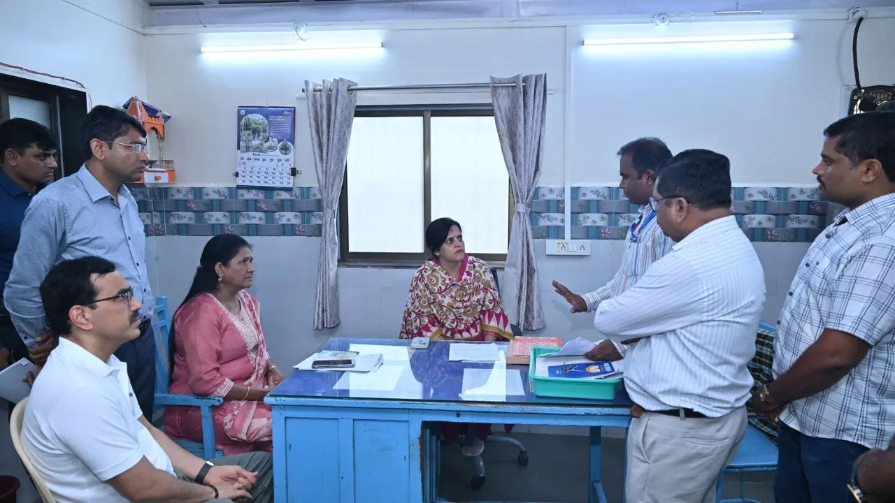BMC chief inspects Mumbai’s 100-year-old pest control facility in Fort