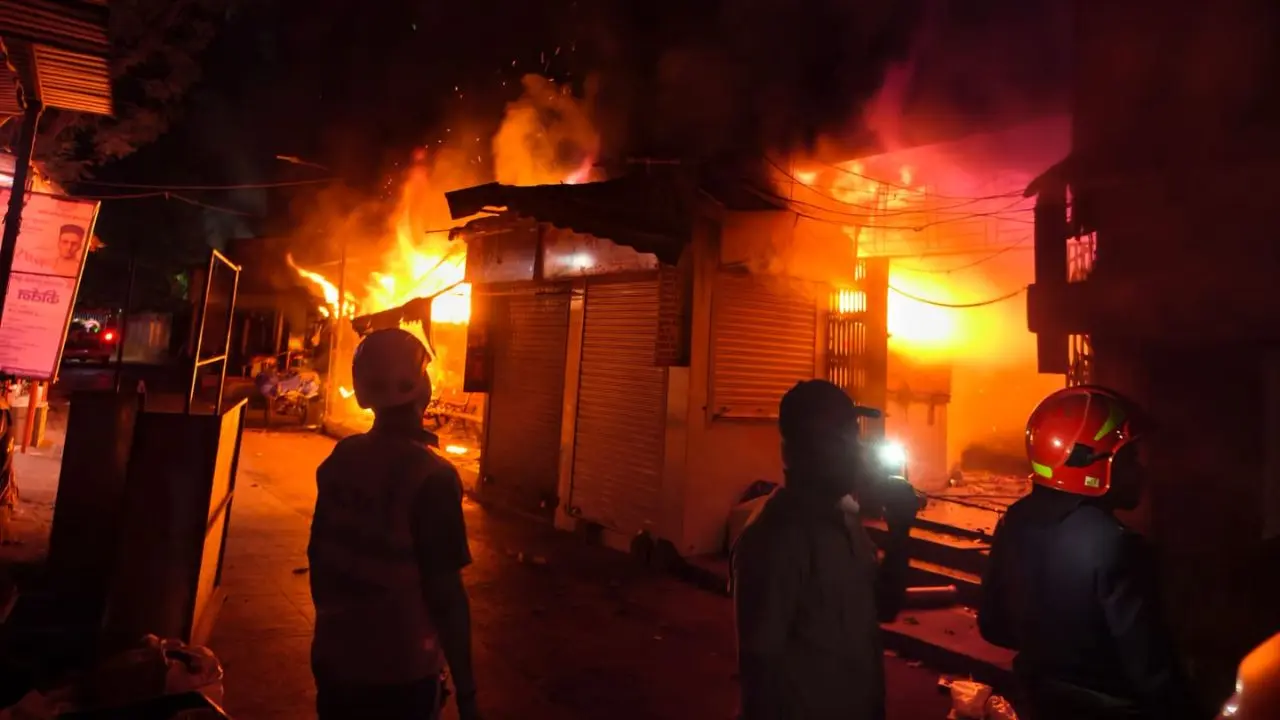 Thane`s Gaondevi market blaze kills two civic staffers, injures firefighters
