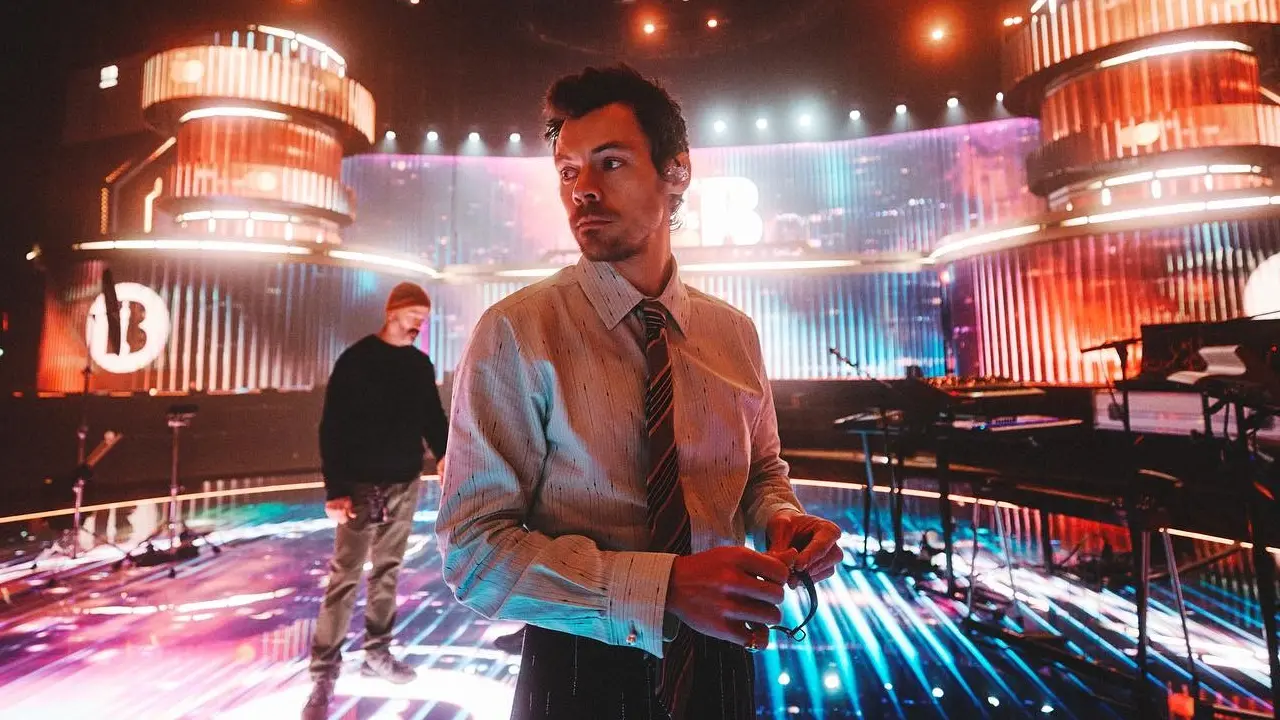 Harry Styles clarifies his tour stage set-up after being criticised for it 