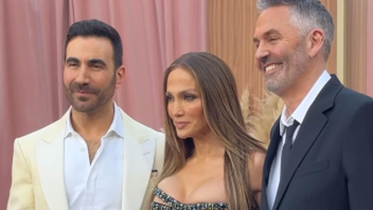 Jennifer Lopez says she finds onscreen kissing a `bit nerve-racking` 