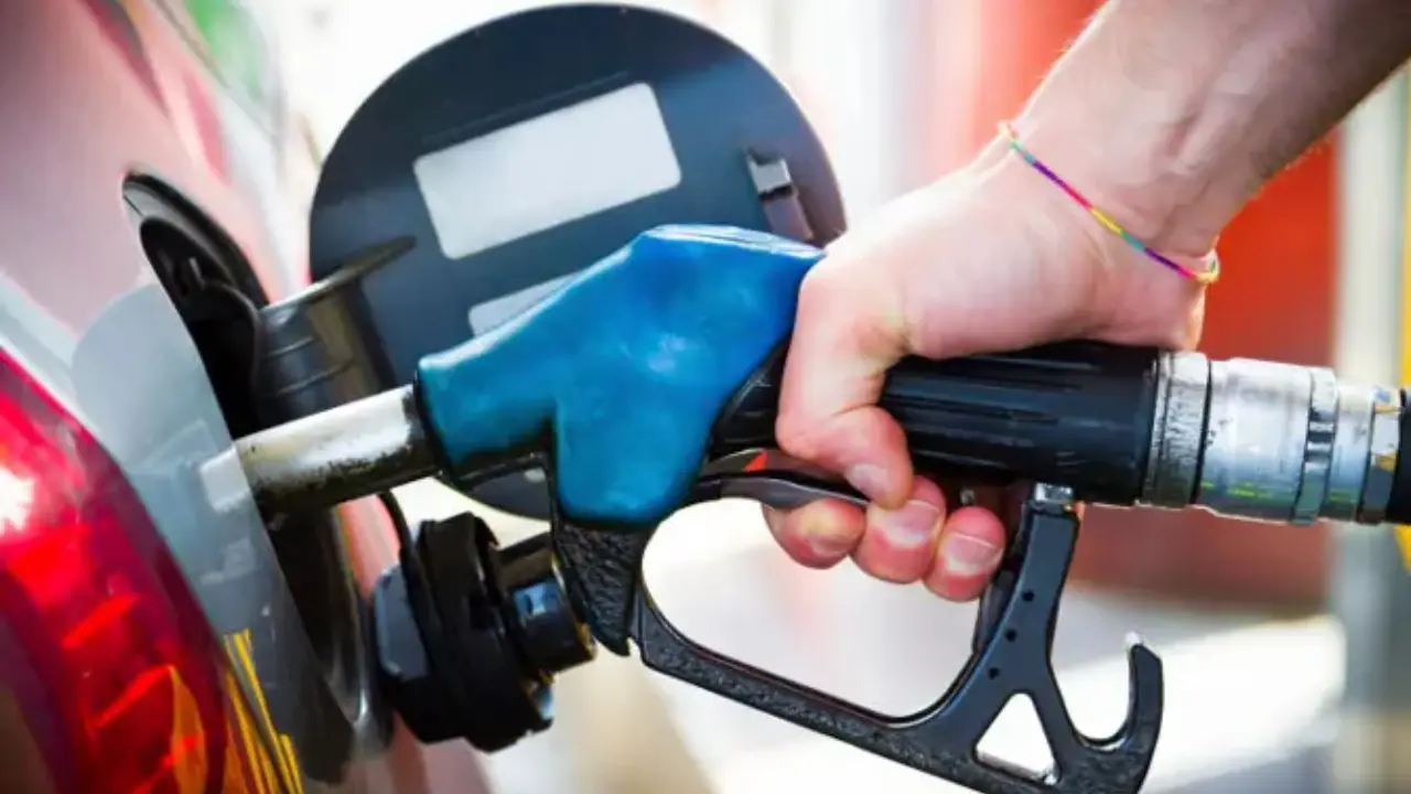 ​Panic buying pushes Maharashtra fuel sales up by nearly 20 per cent 