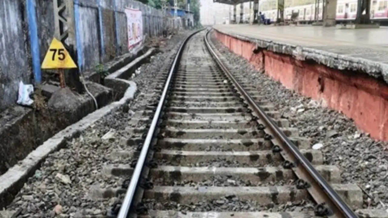​CR cancels special traffic and power block at Kasara section 