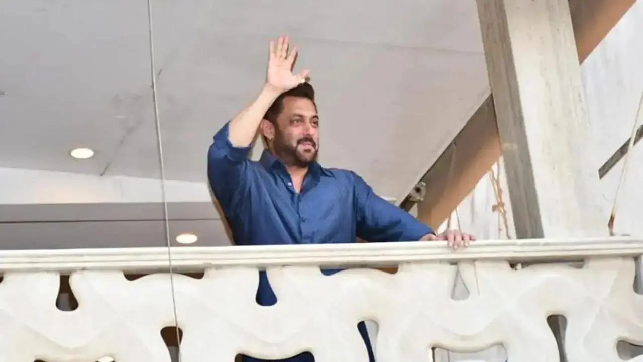 Snake spotted at Salman Khan`s Galaxy apartments, authorities arrive for rescue 