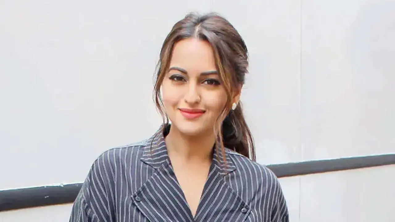 Sonakshi Sinha disagrees with cinema being responsible for social change 