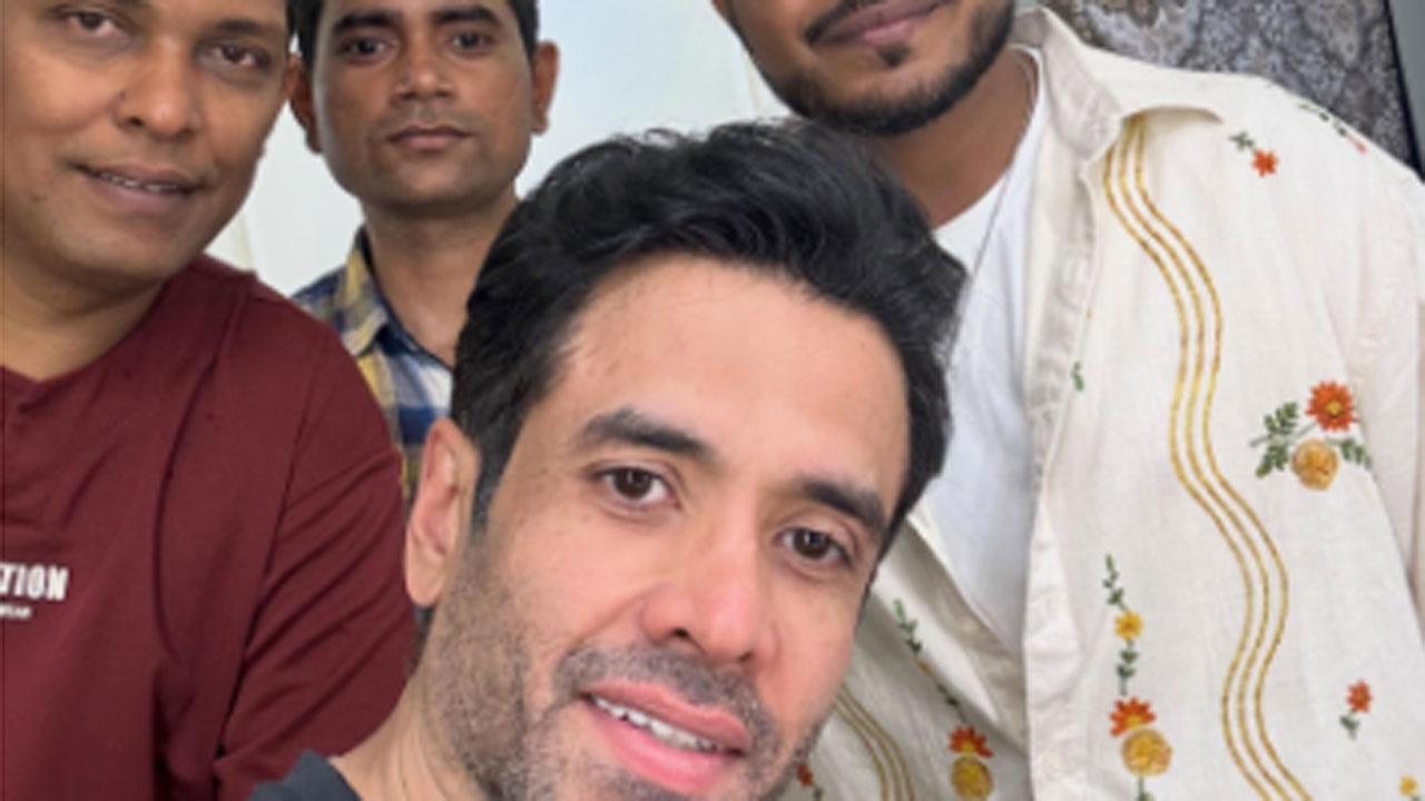 Tusshar Kapoor gives a glimpse of wrapping `Golmaal 5` shoot schedule to fans 